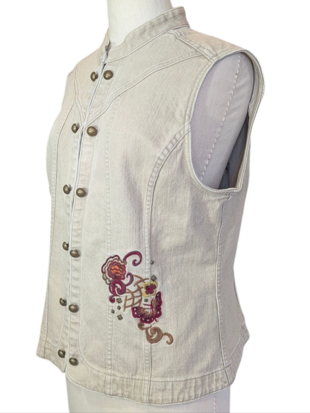 Christopher & Banks Neutral Beige Floral Embroidered Button Up Vest. Large.